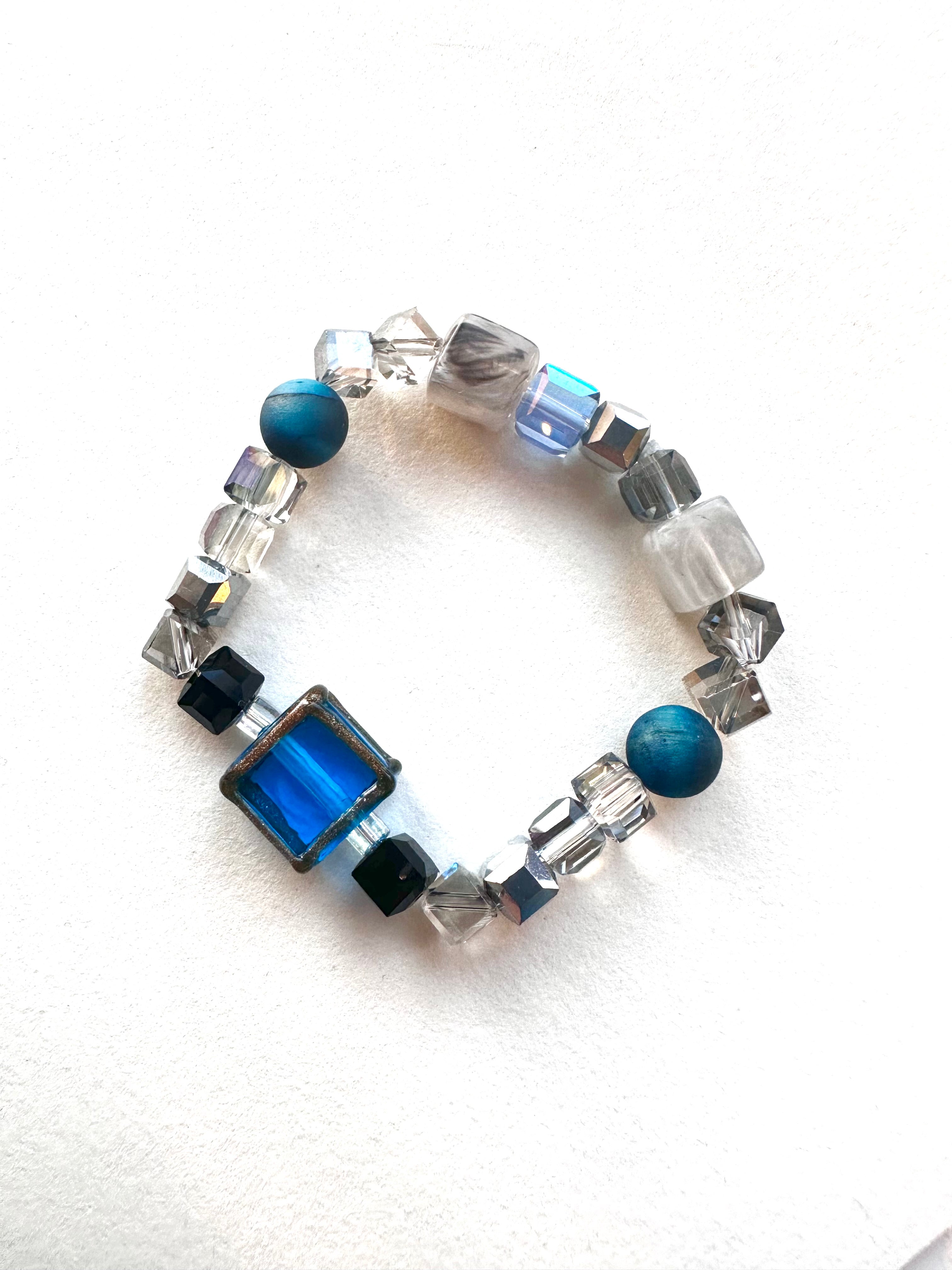 Bracciale in pietra: blu fumoso