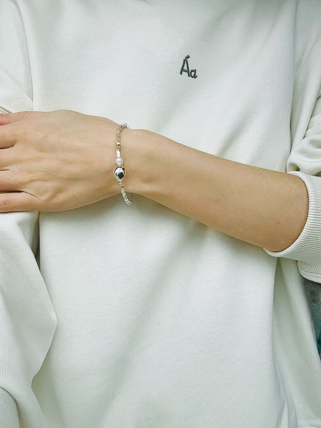 Bracciale con frammenti di pietra verde