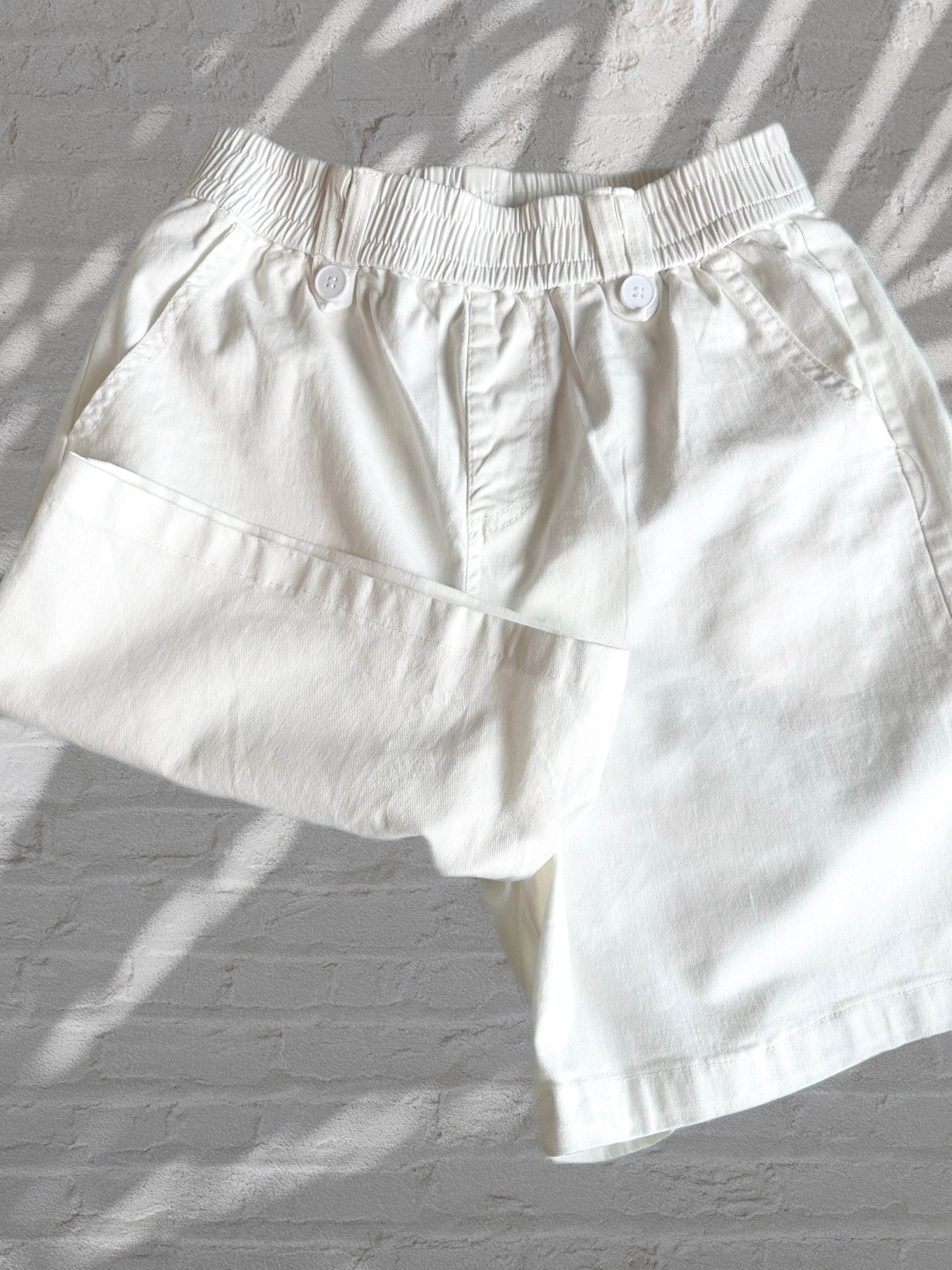 Elastic White Shorts