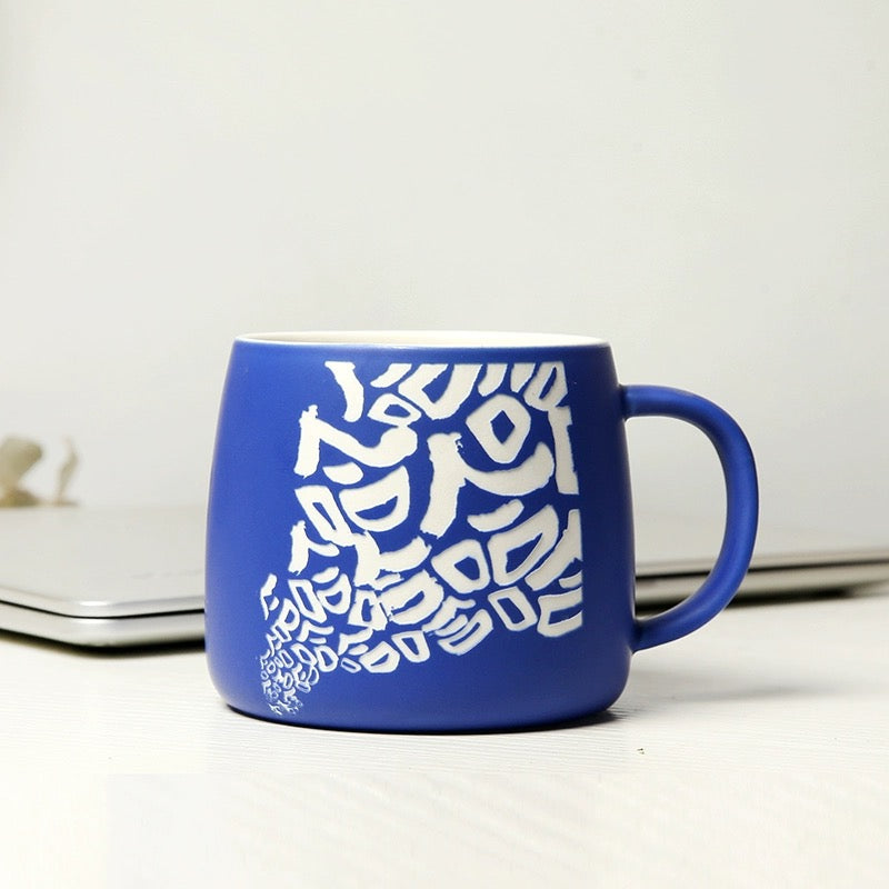 Tasse en céramique bleue à caractères chinois 3