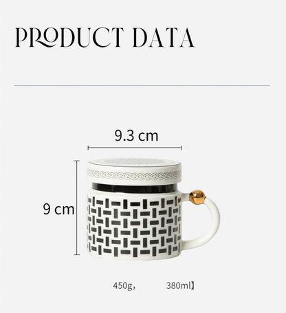 Tasse en céramique à pois